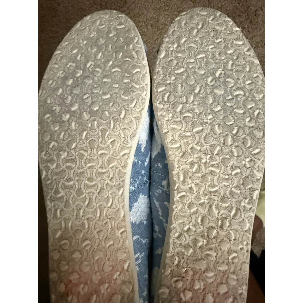 Women's TOMS Blue White Ikat Pattern Espadrille Slip-On Shoes US 7